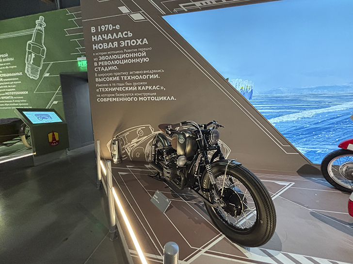 Павильон №54 на ВДНХ — это пространство Музея Гаража особого назначения ФСО России (фото Олег Д., осень, 2025)