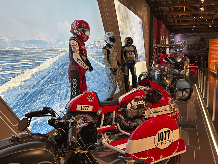 Павильон №54 на ВДНХ — это пространство Музея Гаража особого назначения ФСО России (фото Олег Д., осень, 2025)