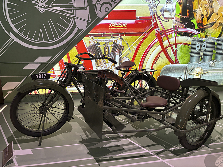 Павильон №54 на ВДНХ — это пространство Музея Гаража особого назначения ФСО России (фото Олег Д., осень, 2025)