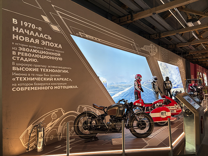 Павильон №54 на ВДНХ — это пространство Музея Гаража особого назначения ФСО России (фото Олег Д., осень, 2025)