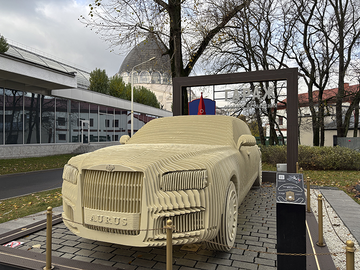 Музей Гаража особого назначения ФСО России расположен на ВДНХ в павильонах №53 и №54 (фото Олег Д., осень, 2025)