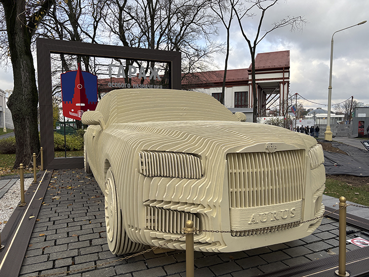 Музей Гаража особого назначения ФСО России расположен на ВДНХ в павильонах №53 и №54 (фото Олег Д., осень, 2025)