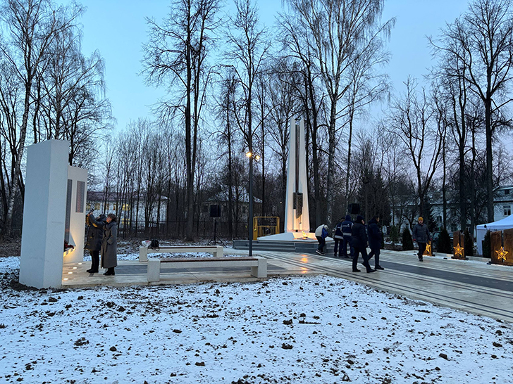 В Майданово зажгли Вечный огонь (фото Олег Д., декабрь, 2025)