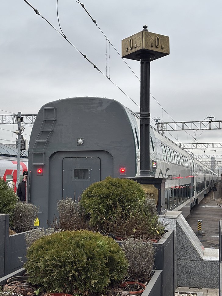 Двухэтажный скоростной поезд «Буревестник» (фото Олег Д., декабрь, 2025)