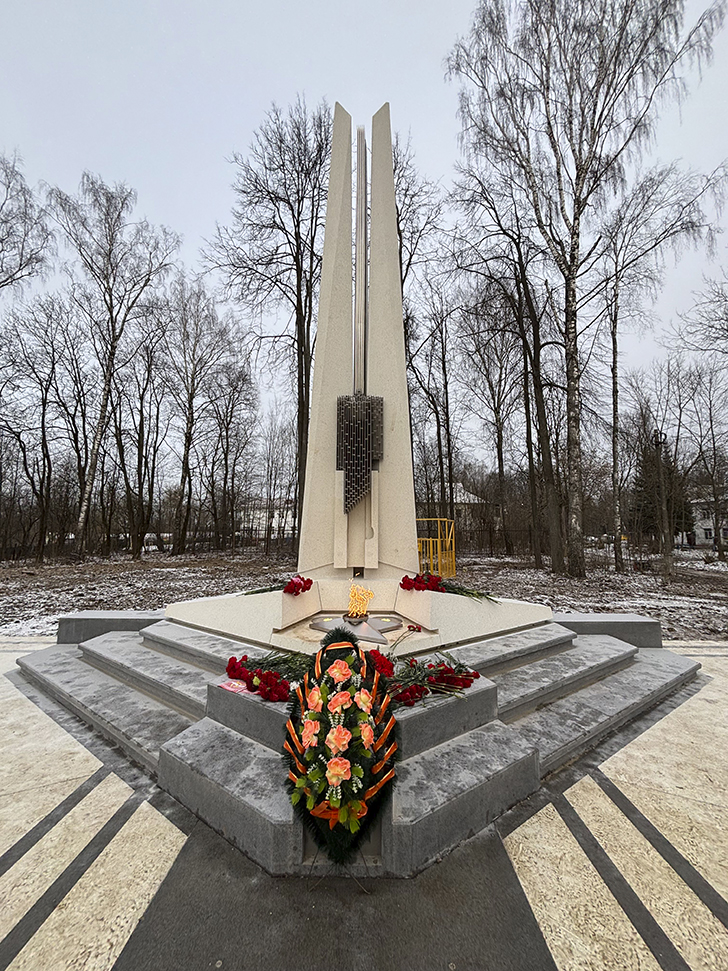 В Майданово зажгли Вечный огонь (фото Олег Д., декабрь, 2025)