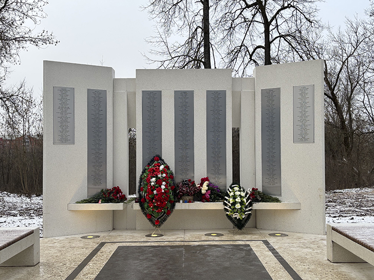 В Майданово зажгли Вечный огонь (фото Олег Д., декабрь, 2025)