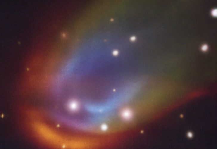 Снимок белого карлика RXJ0528+2838, создающего ударную волну при движении в пространстве. Credit: ESO/K. Ilkiewicz and S. Scaringi et al.