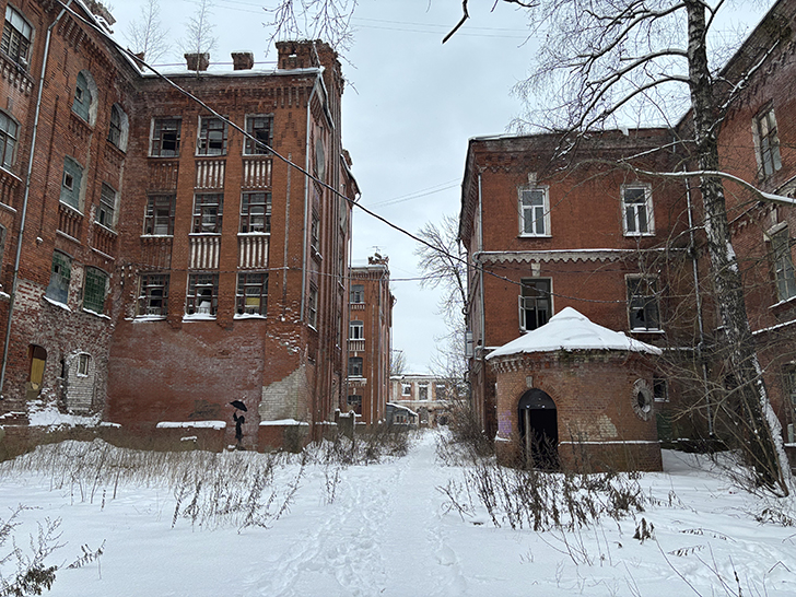 Морозовский городок (Двор Пролетарки) в Твери: история и архитектура (фото Олег Д., январь, 2026)