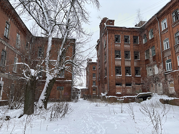 Морозовский городок (Двор Пролетарки) в Твери: история и архитектура (фото Олег Д., январь, 2026)