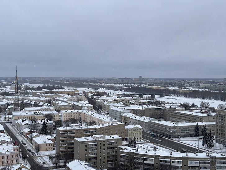 В Твери есть примечательное здание, известное в народе как «Рюмка» (фото Олег Д., январь, 2026)