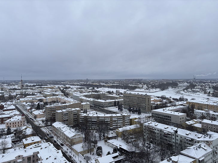В Твери есть примечательное здание, известное в народе как «Рюмка» (фото Олег Д., январь, 2026)