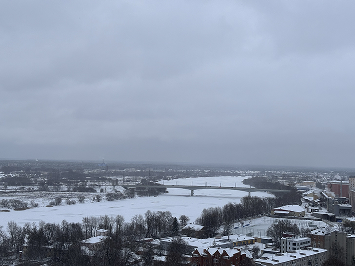 В Твери есть примечательное здание, известное в народе как «Рюмка» (фото Олег Д., январь, 2026)