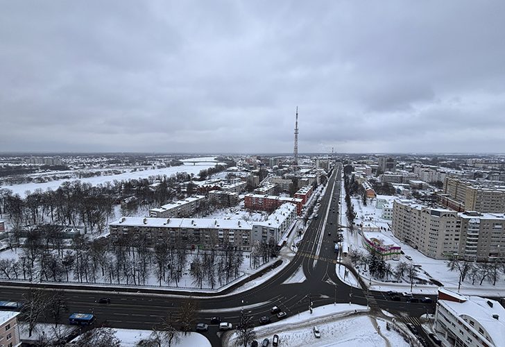 В Твери есть примечательное здание, известное в народе как «Рюмка» (фото Олег Д., январь, 2026)