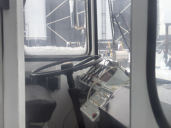 Памятник троллейбусу в Твери (фото Олег Д., январь, 2026)