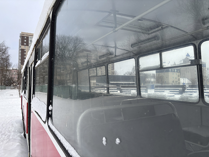 Памятник троллейбусу в Твери (фото Олег Д., январь, 2026)