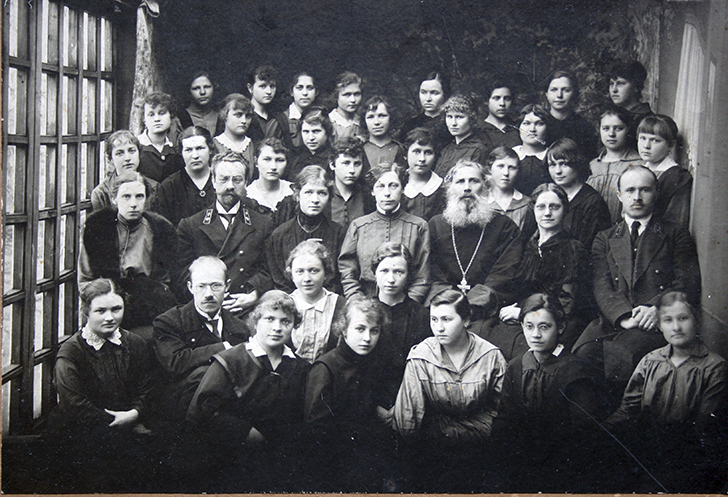 Семейный альбом семьи Ларионовых