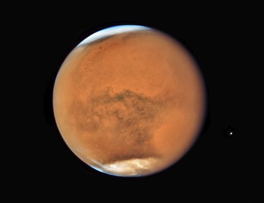 Снимок Марса, полученный космическим телескопом «Hubble» за 13 дней до максимального сближения Красной планеты с Землей в 2018 году. Credit: NASA, ESA, and STScI