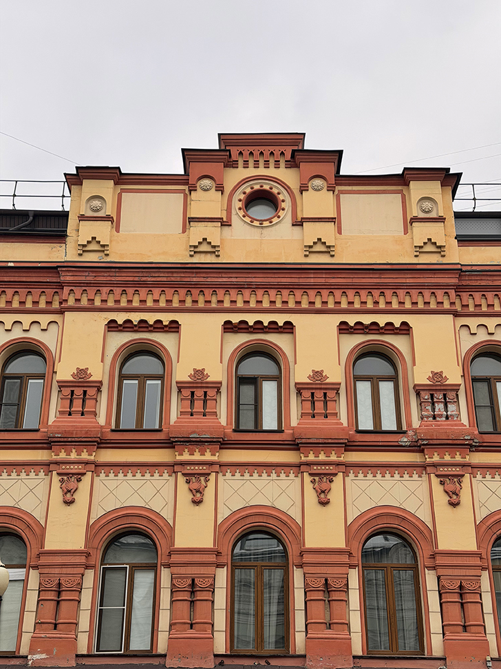 Осколки Санкт-Петербурга в Москве (фото Олег Д., март, 2026)