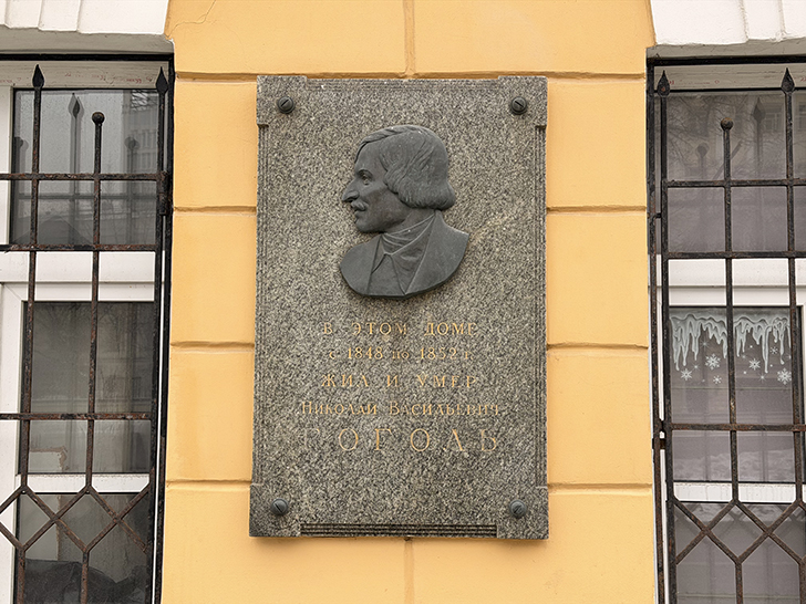 Осколки Санкт-Петербурга в Москве (фото Олег Д., март, 2026)