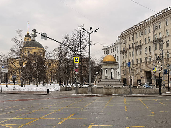 Осколки Санкт-Петербурга в Москве (фото Олег Д., март, 2026)