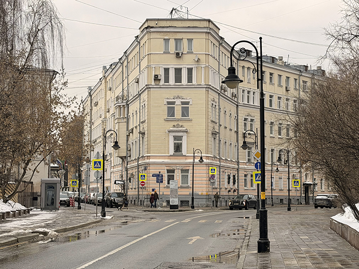 Осколки Санкт-Петербурга в Москве (фото Олег Д., март, 2026)