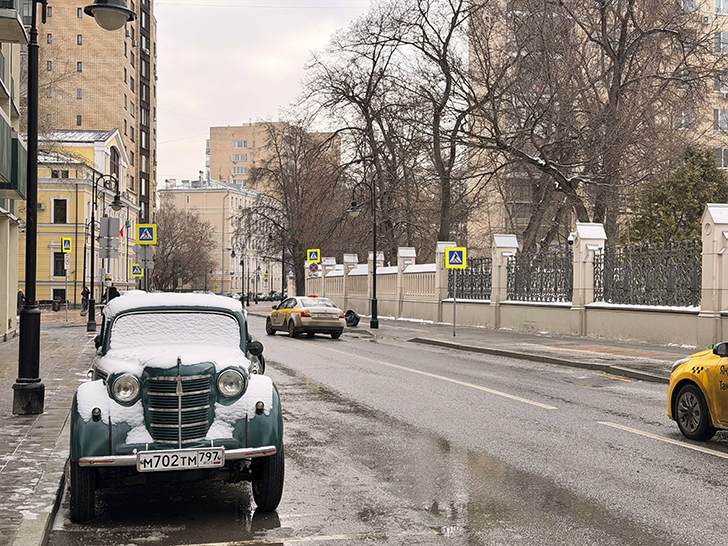 Осколки Санкт-Петербурга в Москве (фото Олег Д., март, 2026)