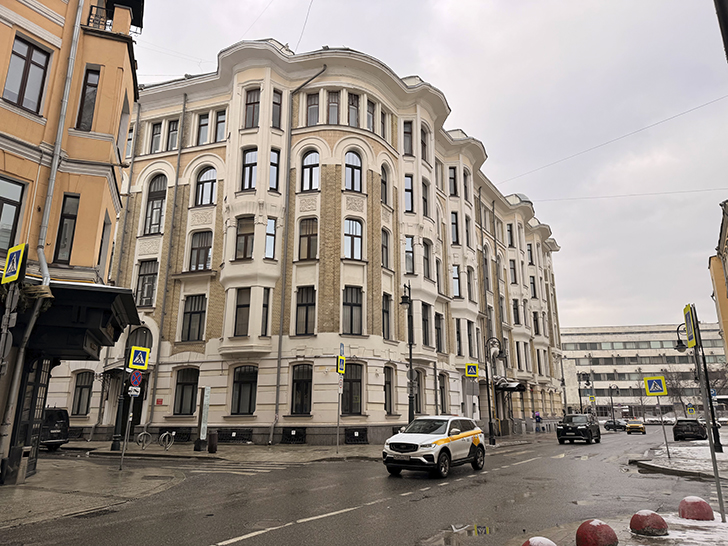 Осколки Санкт-Петербурга в Москве (фото Олег Д., март, 2026)