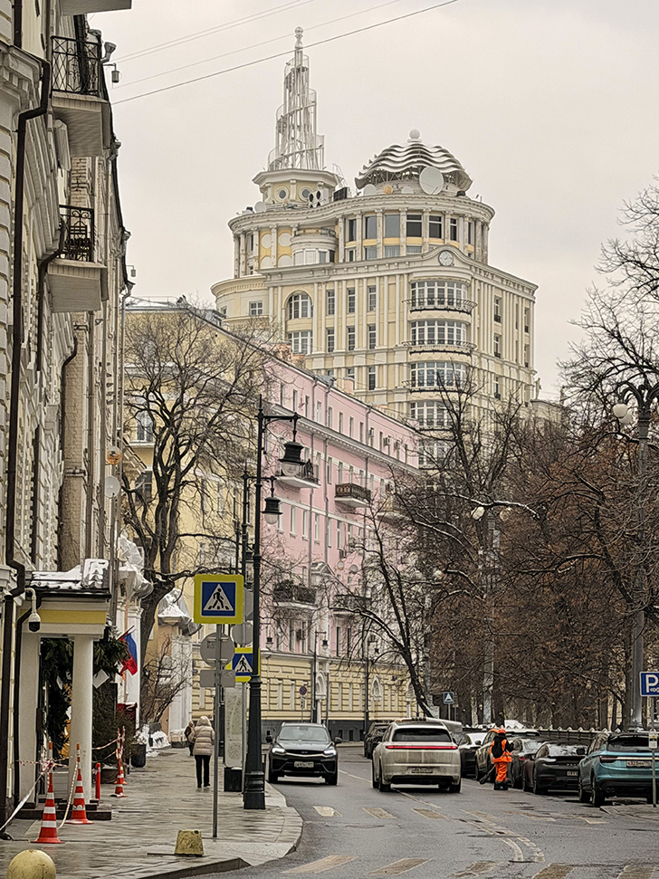 Осколки Санкт-Петербурга в Москве (фото Олег Д., март, 2026)