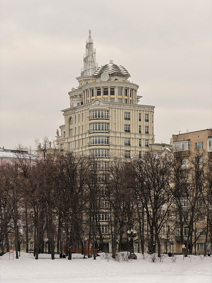 Осколки Санкт-Петербурга в Москве (фото Олег Д., март, 2026)