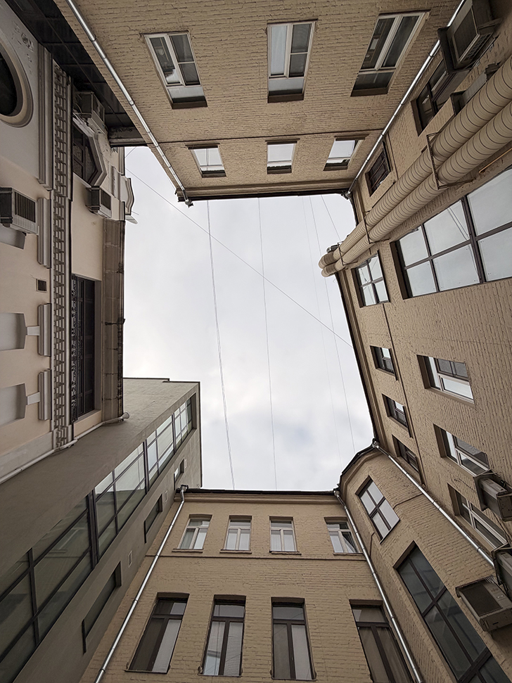 Осколки Санкт-Петербурга в Москве (фото Олег Д., март, 2026)