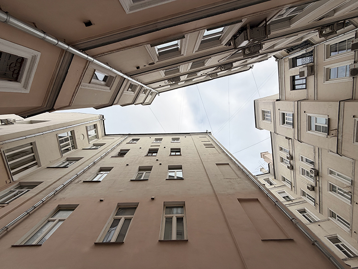 Осколки Санкт-Петербурга в Москве (фото Олег Д., март, 2026)