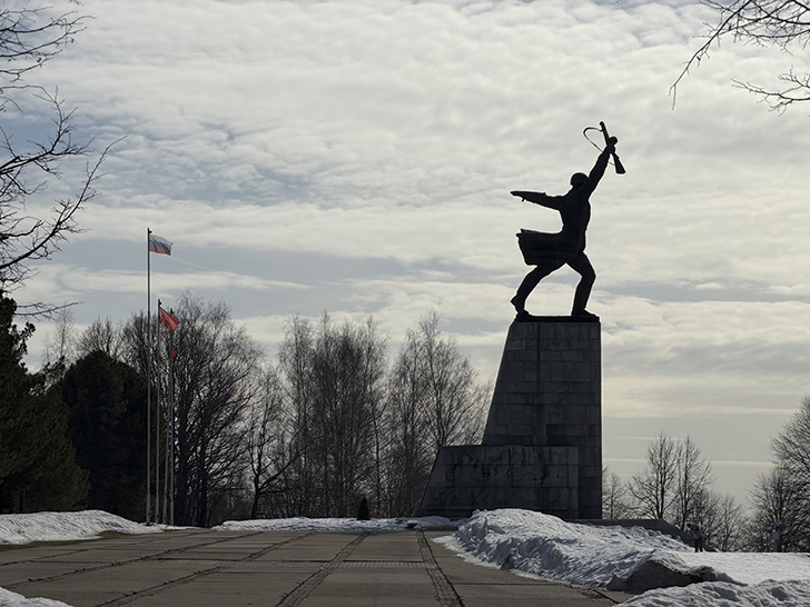 Перемиловская высота: снова у монумента героям битвы под Москвой (фото Олег Д., март, 2026)