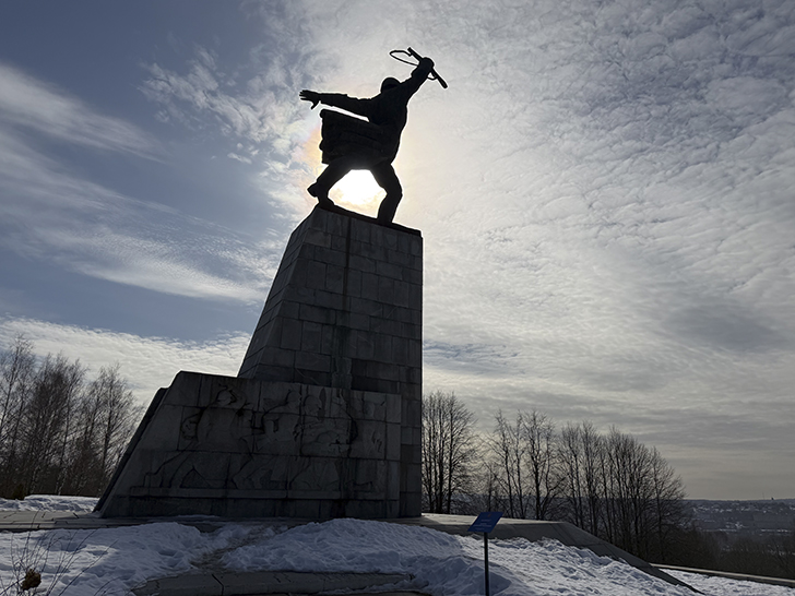 Перемиловская высота: снова у монумента героям битвы под Москвой (фото Олег Д., март, 2026)