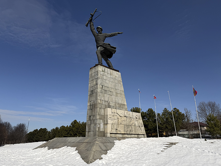 Перемиловская высота: снова у монумента героям битвы под Москвой (фото Олег Д., март, 2026)