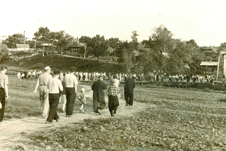 Болельщики идут на футбол