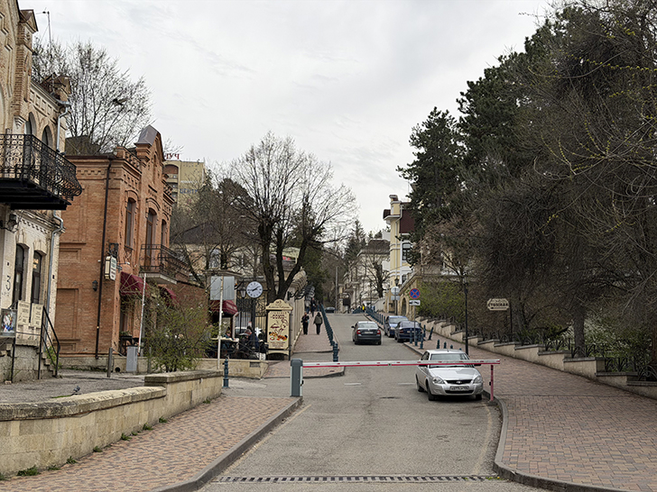 Заключительный день в Кисловодске - прогулка по парку и вылет домой (фото Олег Д., весна, 2026)
