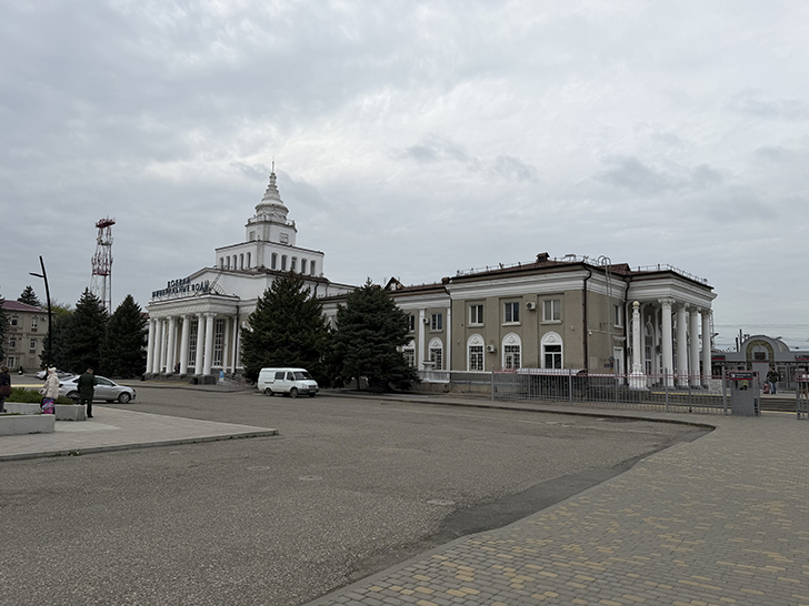 Заключительный день в Кисловодске - прогулка по парку и вылет домой (фото Олег Д., весна, 2026)