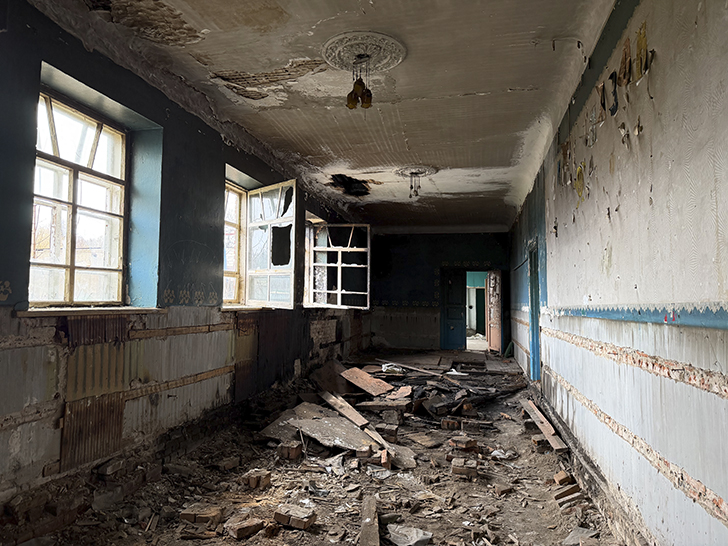 Охотников замок в селе Яковка (фото Олег Д., весна, 2026)