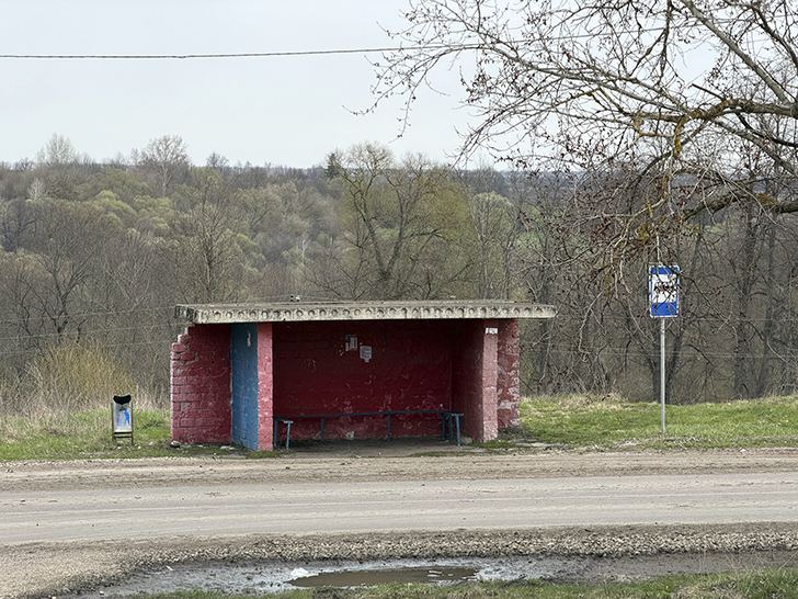 Охотников замок в селе Яковка (фото Олег Д., весна, 2026)
