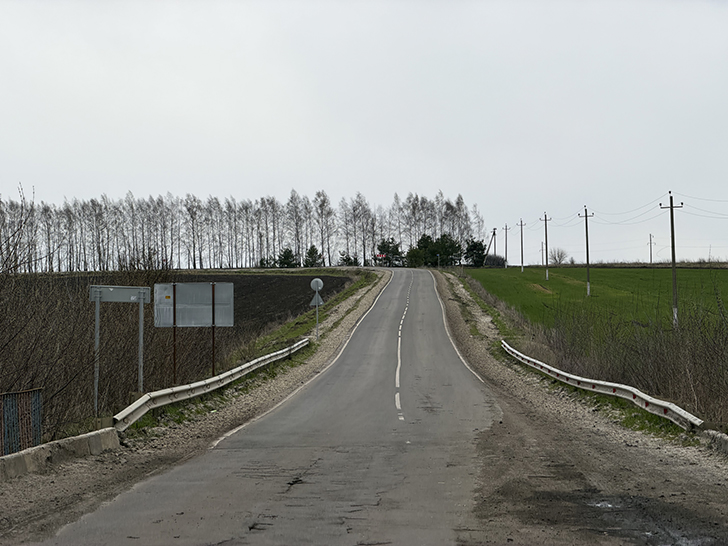 Охотников замок в селе Яковка (фото Олег Д., весна, 2026)