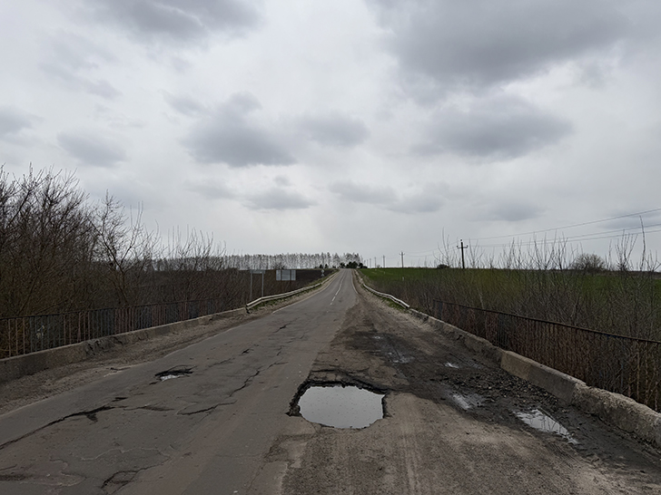 Охотников замок в селе Яковка (фото Олег Д., весна, 2026)
