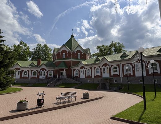 Клинское подворье - музей ёлочной игрушки (фото Олег Д., лето, 2026)