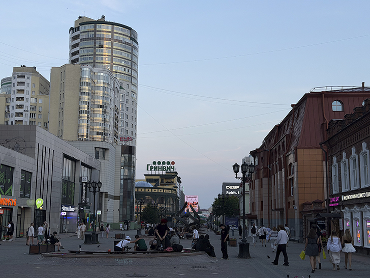 Прогулка по Екатеринбургу (фото Олег Д., лето, 2026)