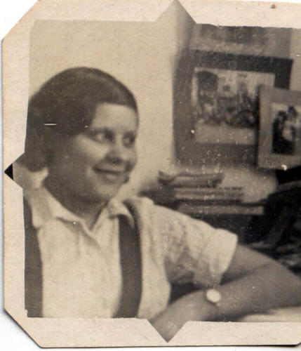 Бабушка (Фото из архива Инны Конышевой, предоставлено В.Кузьминым)