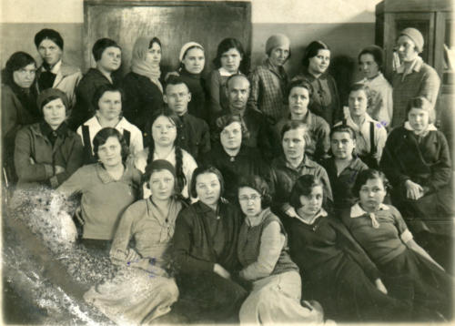 Группа педиатров II курса Клинского медтехникума 14.03.1935 г (Фото из архива Инны Конышевой, предоставлено В.Кузьминым)