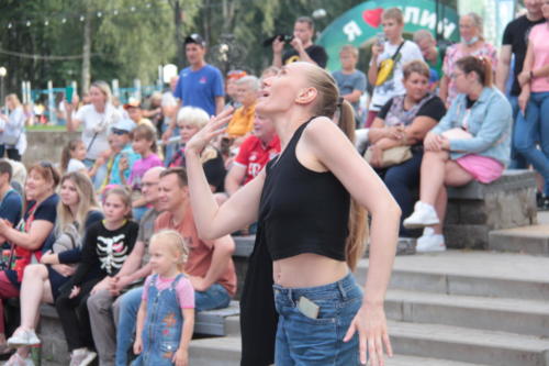 Концерт «Я остаюсь, чтобы жить» в Сестрорецком» парке (фото В.Кузьмин, август 2021)