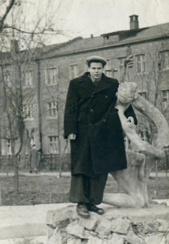 Кленов Юрий Александрович (Первомайский сквер) (Фото из архива Инны Конышевой, предоставлено В.Кузьминым)