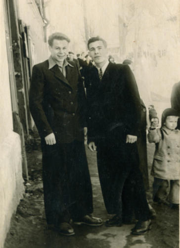 Кленов Юрий Александрович (с другом) (Фото из архива Инны Конышевой, предоставлено В.Кузьминым)