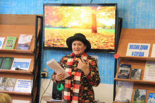 Людмила Ермачкова (Концерт ко Дню Пожилого человека в Высоковской городской библиотеке, фото В.Кузьмин, октябрь, 2021)