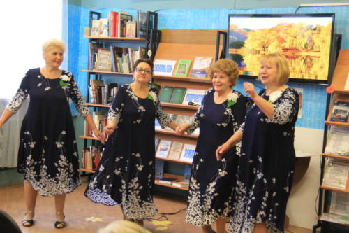 Вокальная группа «Русские напевы» (Концерт ко Дню Пожилого человека в Высоковской городской библиотеке, фото В.Кузьмин, октябрь, 2021)